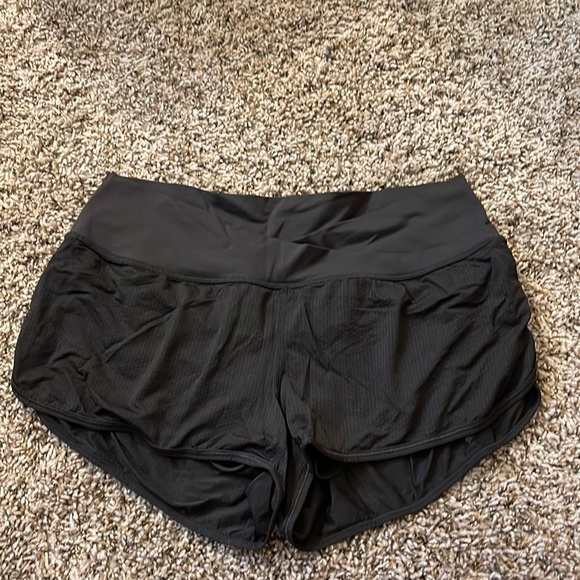 Lululemon Sweat it Out short - Picture 3 of 3